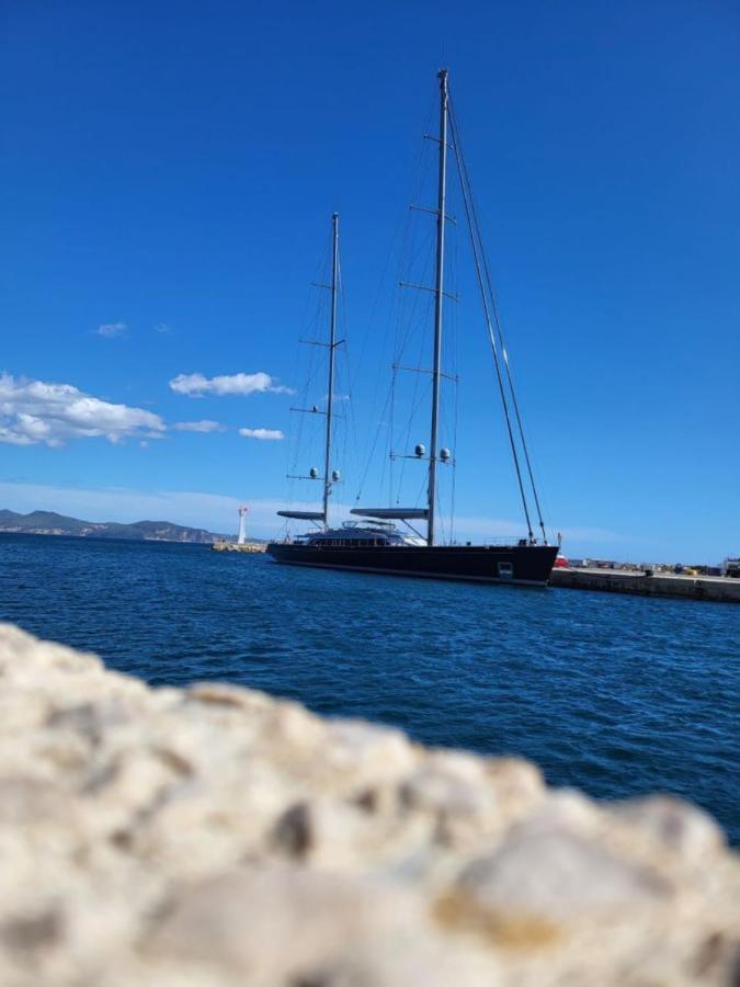 Chez Melanie Et Rodolphe Apartment La Ciotat Bagian luar foto